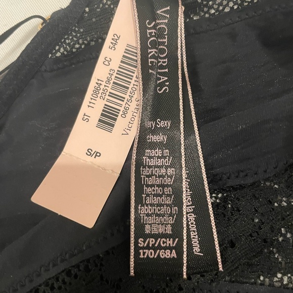 NEW WITH TAGS VICTORIA’S SECRET 2 PK SIZE S BLACK RING LACE UP CKEEKY PANTIES - Picture 5 of 5